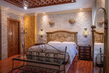 هتل Casa De Reyes