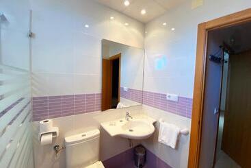 هتل Habitaciones Camping Ferrer