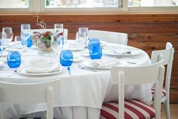 هتل Hostal Antolín