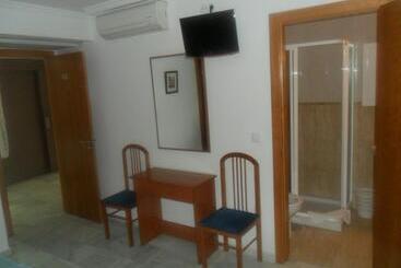 هتل Hostal Centro Sol