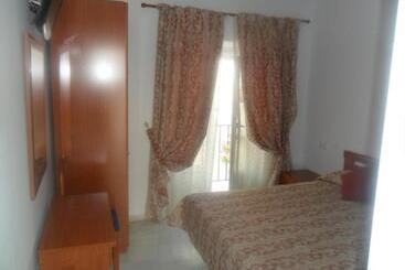 هتل Hostal Centro Sol