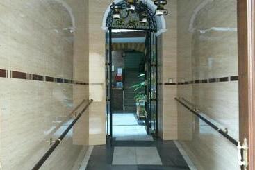 هتل Hostal Centro Sol