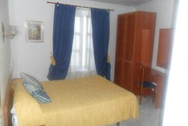 هتل Hostal Centro Sol