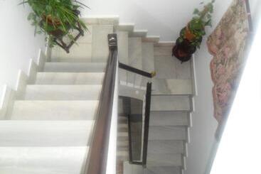 هتل Hostal Centro Sol