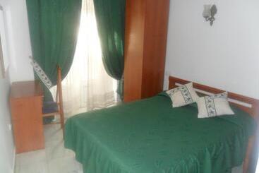 هتل Hostal Centro Sol
