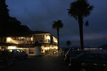 هتل Hostal El Carro