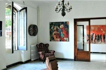 هتل Hostal Montsoliu