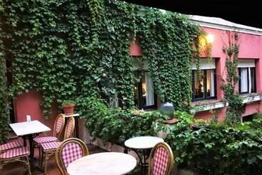 هتل Hostal Montsoliu