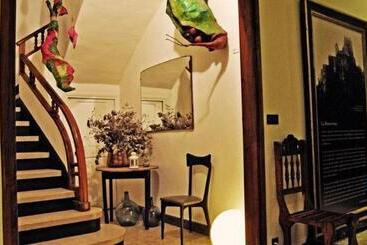 هتل Hostal Montsoliu
