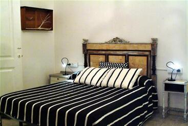 هتل Hostal Montsoliu