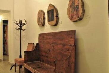 هتل Hostal Montsoliu