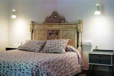 هتل Hostal Montsoliu