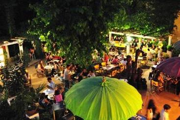 هتل Hostal Montsoliu