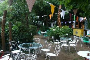 هتل Hostal Montsoliu