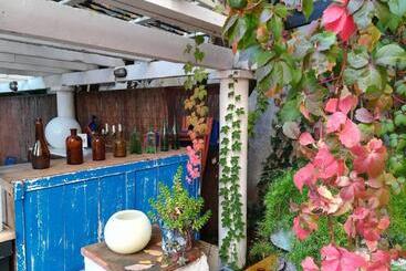 هتل Hostal Montsoliu