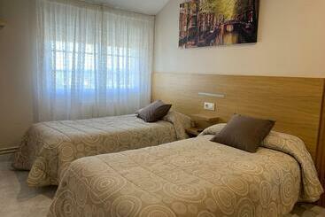 Отель Hostal O Cruceiro