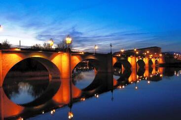 هتل Hostal Rioja Condestable