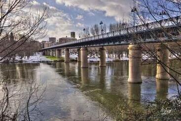 هتل Hostal Rioja Condestable