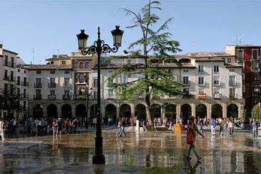 هتل Hostal Rioja Condestable