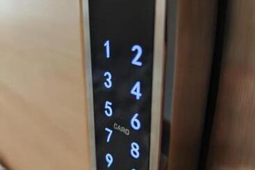 هتل Hostal Rioja Condestable