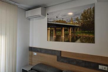 هتل Hostal Rioja Condestable