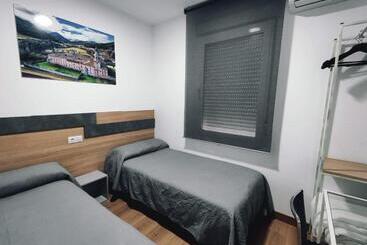 هتل Hostal Rioja Condestable