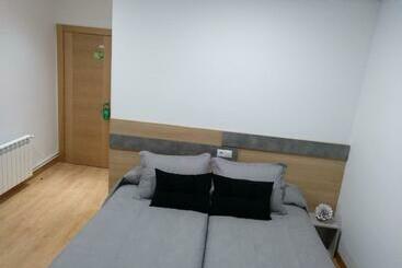 هتل Hostal Rioja Condestable