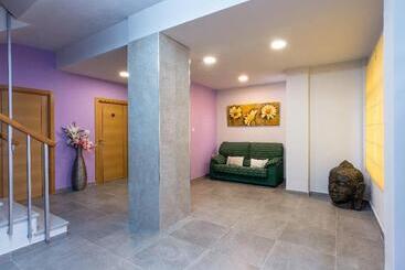 هتل Hostal Rocamar