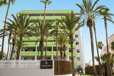 Livvo Anamar Suites