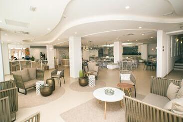 Livvo Anamar Suites