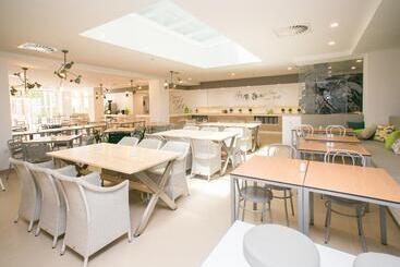 Livvo Anamar Suites