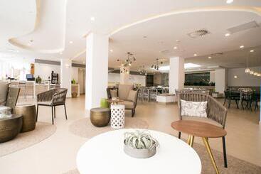 Livvo Anamar Suites