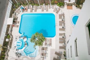 Livvo Anamar Suites
