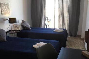 旅馆 Hostal Tierramar