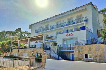 مسافرخانه Boutique Hotel Oriola