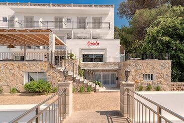 مسافرخانه Boutique Hotel Oriola