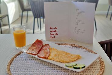 مسافرخانه Boutique Hotel Oriola