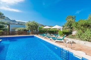 مسافرخانه Boutique Hotel Oriola