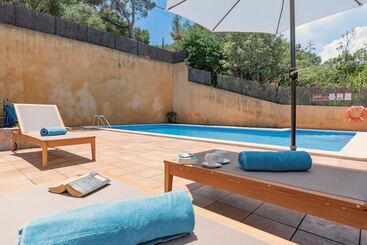 مسافرخانه Boutique Hotel Oriola