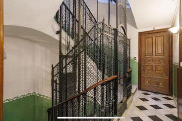 مسافرخانه Fontanella Green House