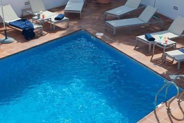 فندق فئة نجمة واحدة Roca Plana