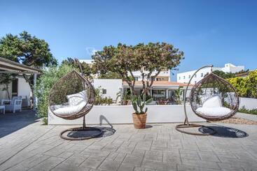 פונדק Rosamar   Emar Hotels