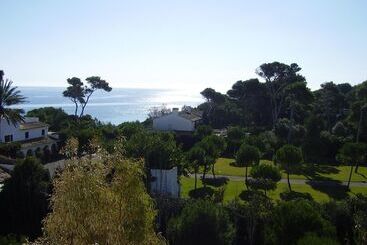 مسافرخانه Zhimbad B&b By The Sea