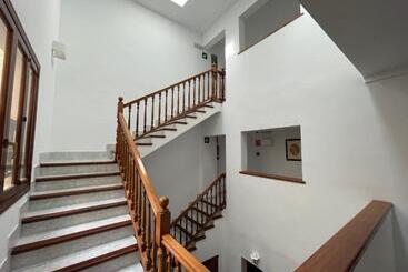 هتل Hostal Can Gallu