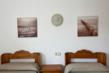 هتل Hostal Can Gallu