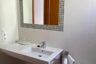 هتل Hostal Can Gallu