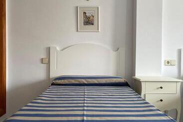 هتل Hostal Can Gallu