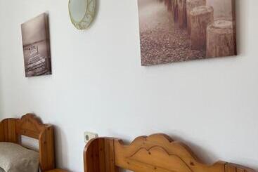هتل Hostal Can Gallu