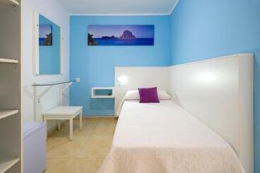 هتل Hostal Costa Blanca