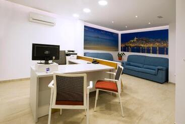 هتل Hostal Costa Blanca